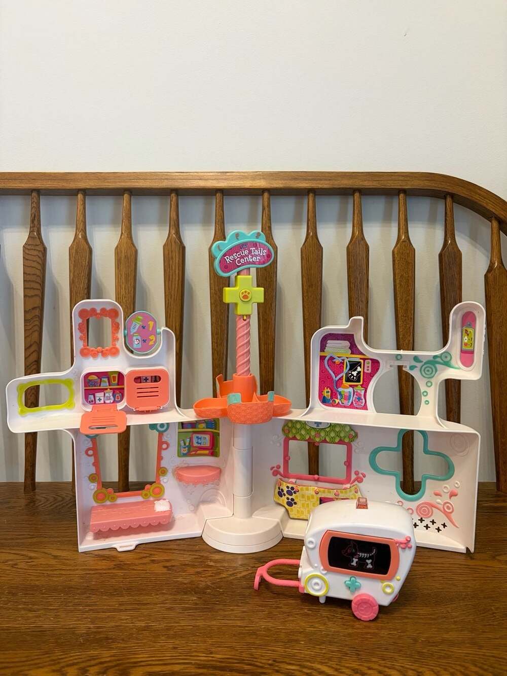Littlest Pet Shop Rescue Tails Center Hospital Playset